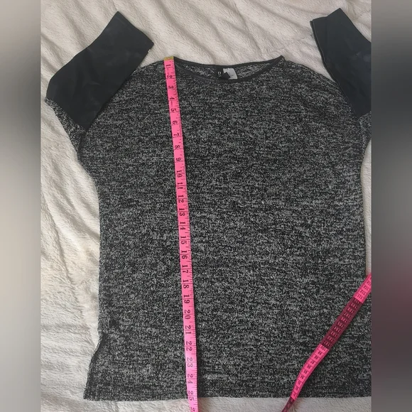 Divided sweater - Picture 11 of 11